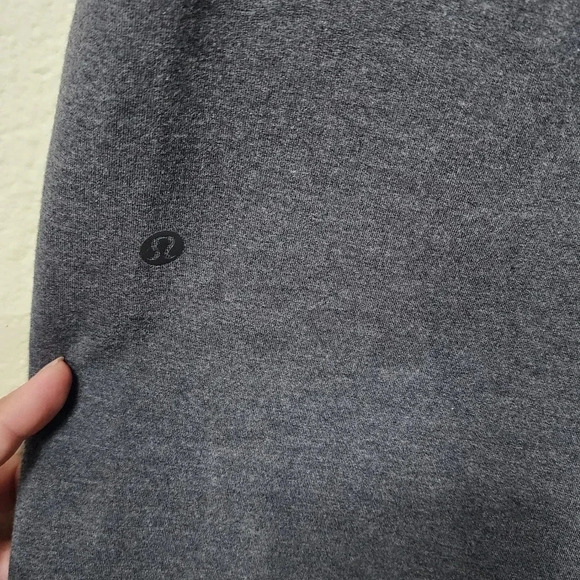 Lululemon Hello Sunday Crop in Heathered Mod Black - Size 4 - Picture 5 of 7